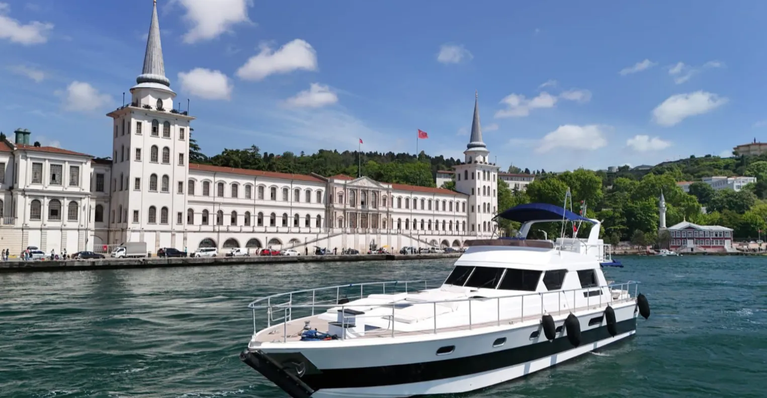 Tekne Kiralama: Şehirden Kaçışın Yeni Adresi