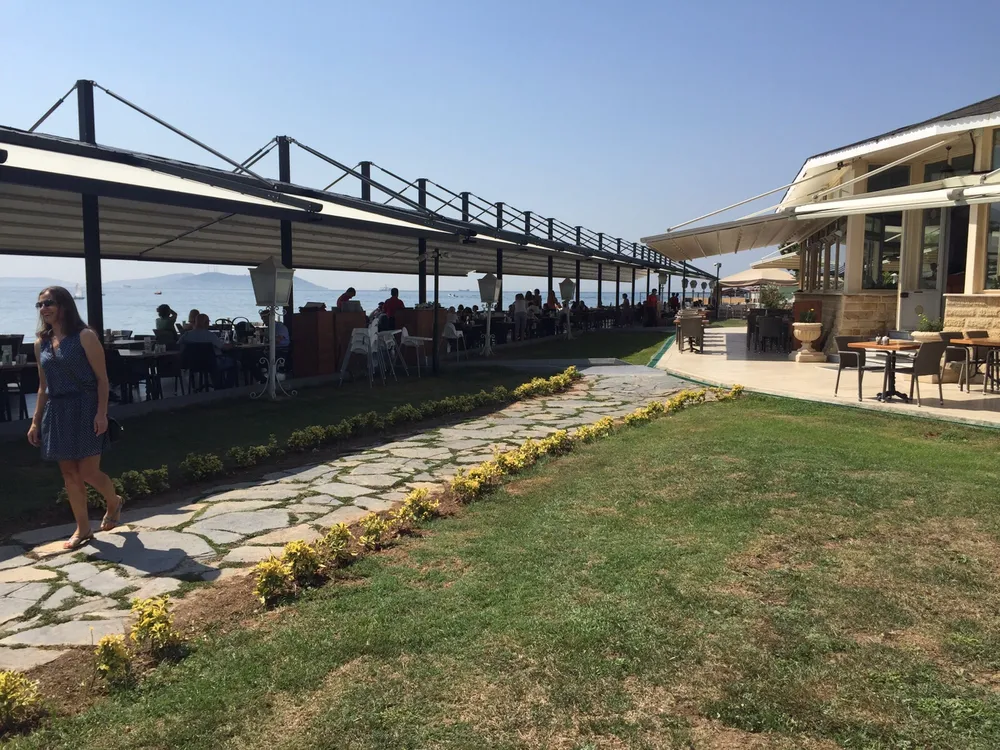 Romantika Cafe & Restaurant