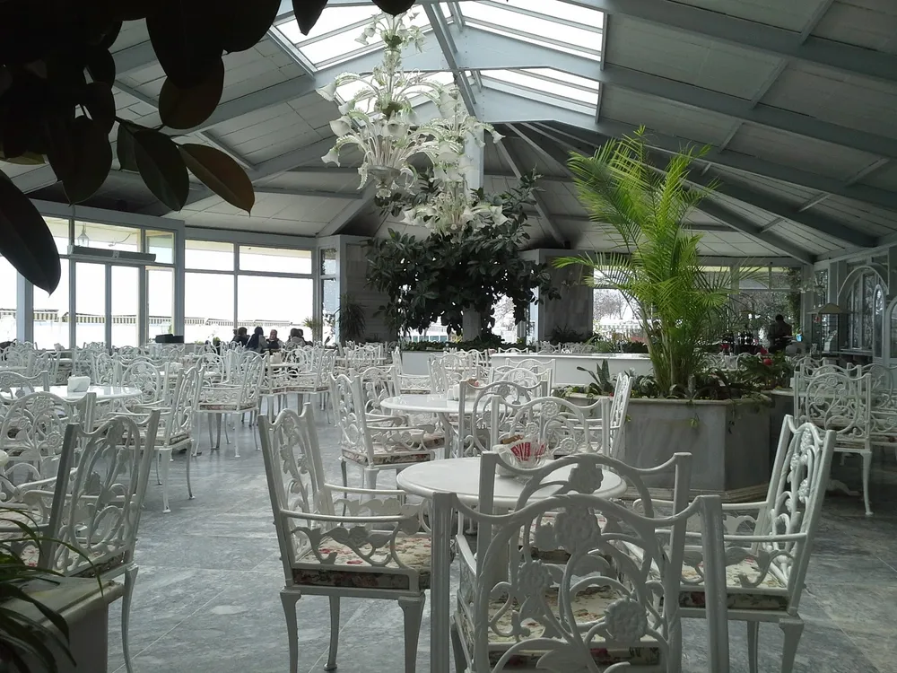 Romantika Cafe & Restaurant
